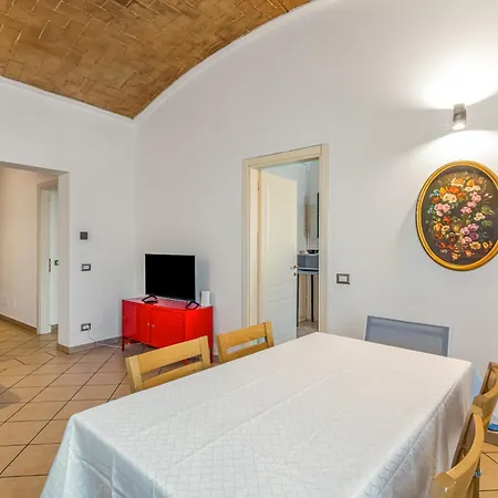 Guesthost - Cozy Flat X4 In A Historic Silk Mill דירה מודנה